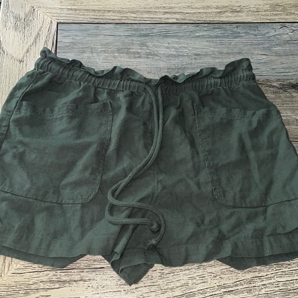 Universal thread linen shorts